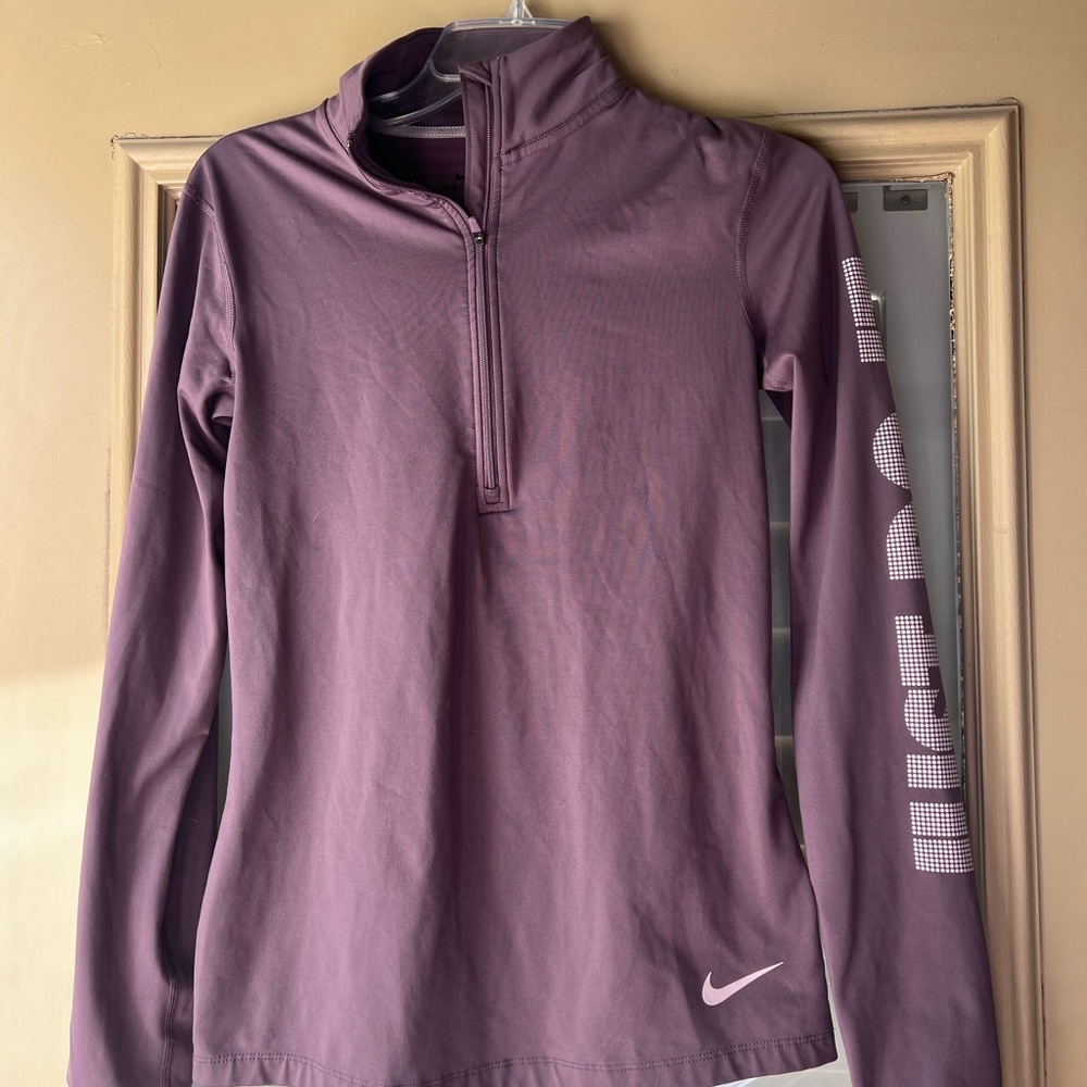 Nike half zip size med in great purple fall color